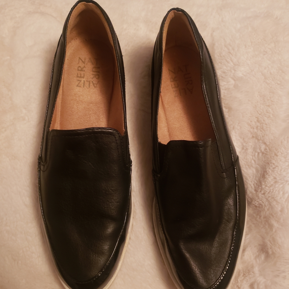 Naturalizer Black Leather Loafers